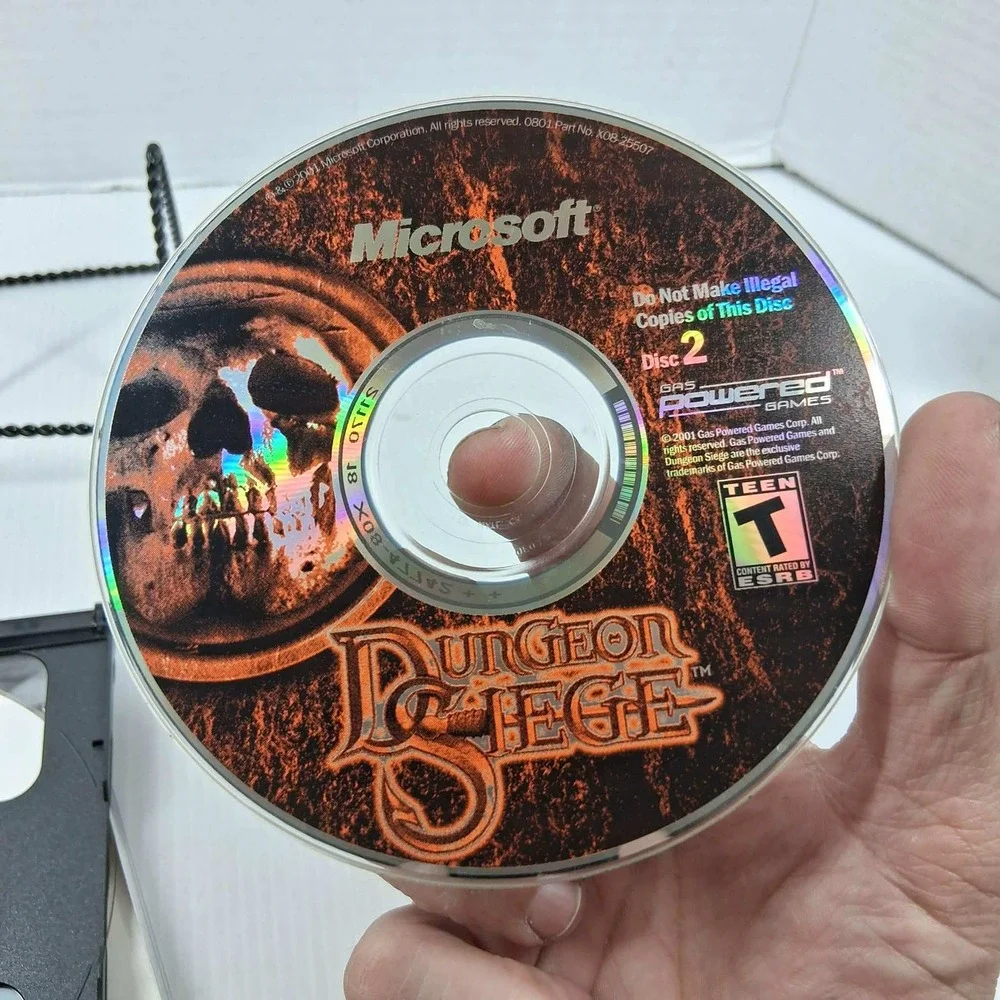 Dungeon Siege PC Game 2001 Microsoft Gas Powered Games 2-Disc CD-ROM X08-25508